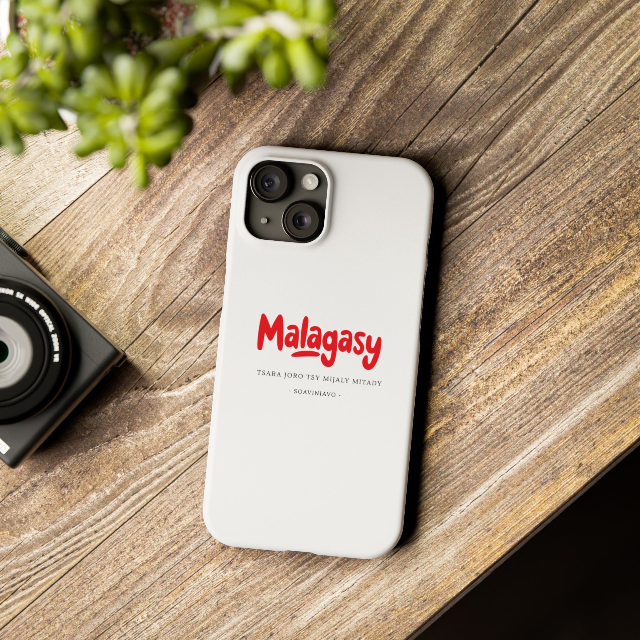 Coque fine “Malagasy” – Écriture rouge