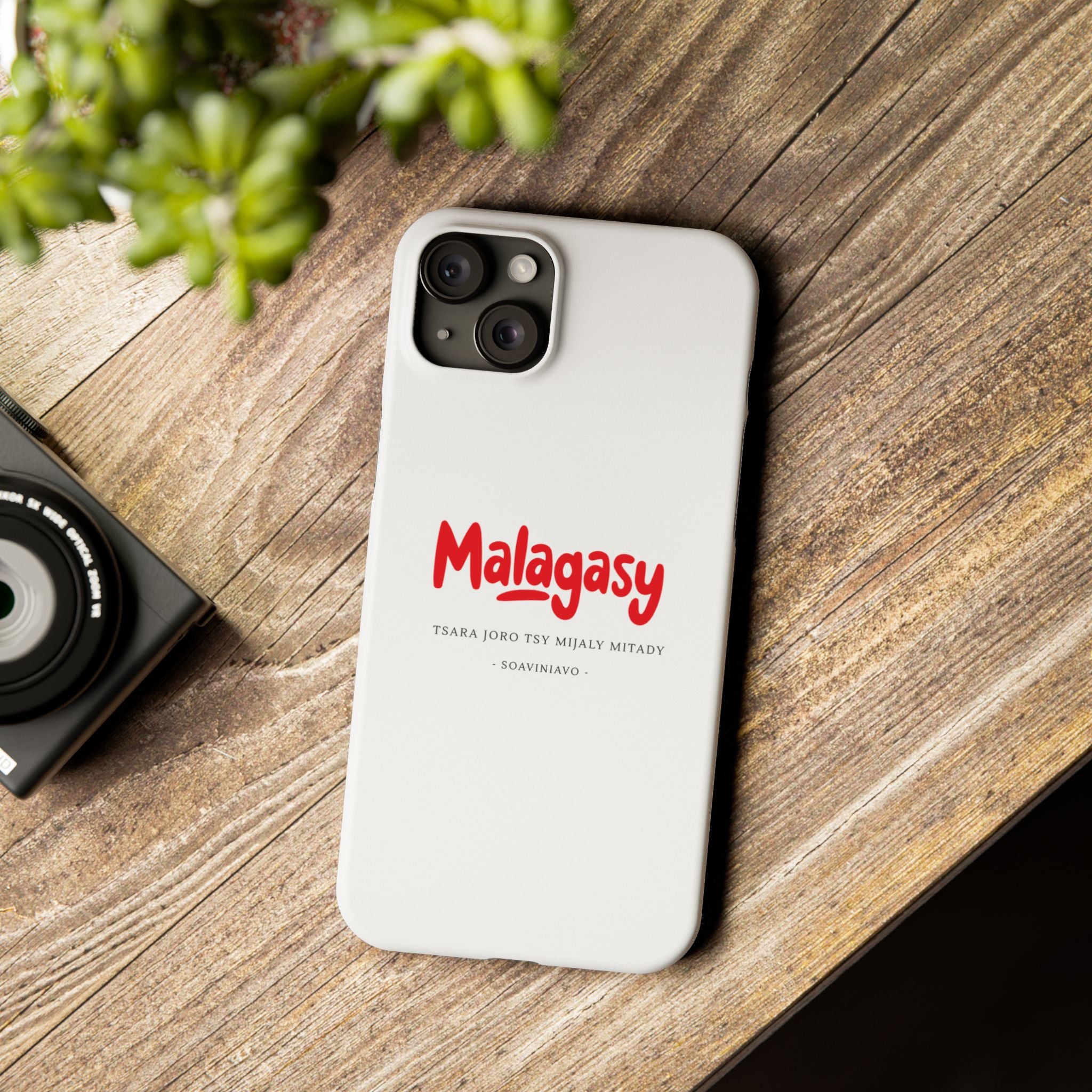 Coque fine “Malagasy” – Écriture rouge